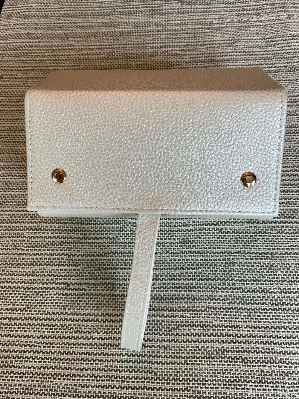 Hanging Eyewear and Jewelry Case with Mirror in Pearl White